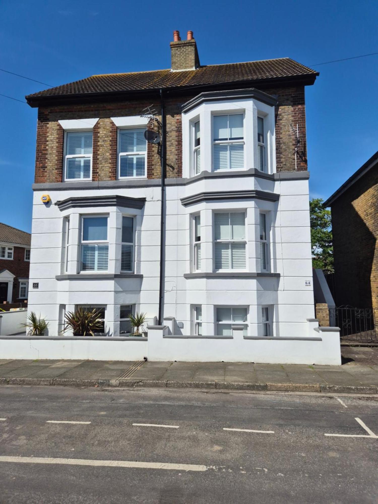 Spacious Seaside Escape In The Heart Of Deal, 4 Mins From The Beach Exterior foto