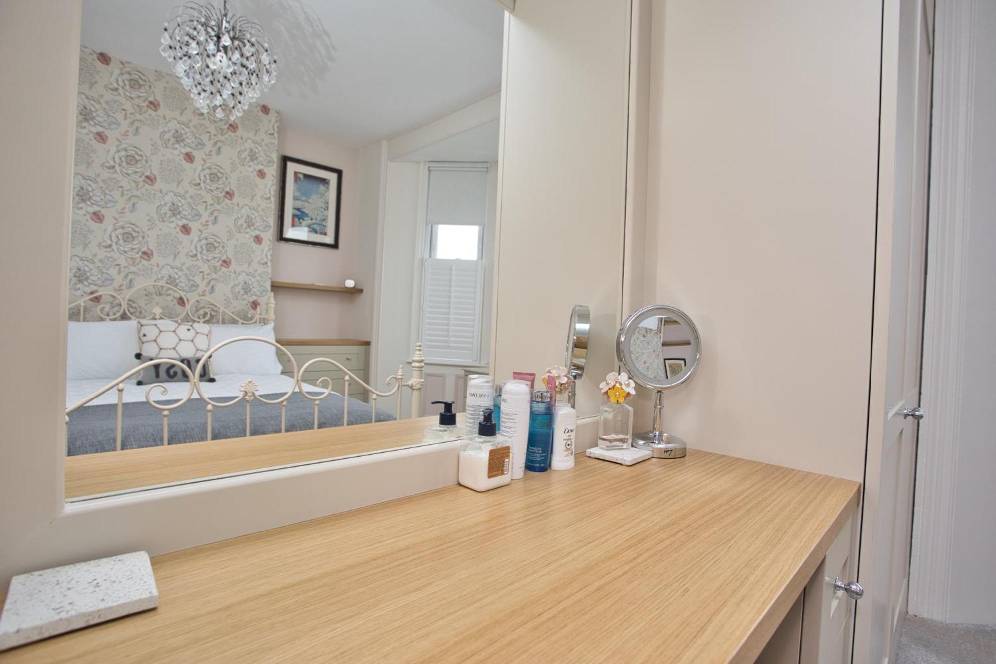 Spacious Seaside Escape In The Heart Of Deal, 4 Mins From The Beach Exterior foto