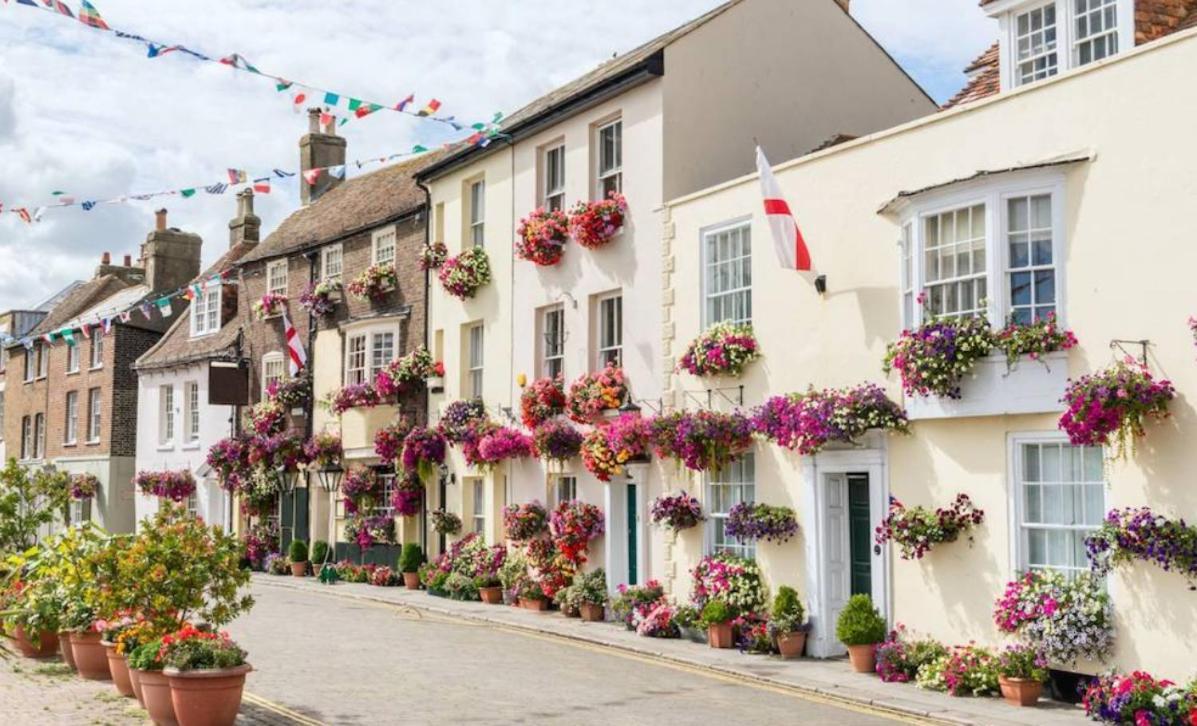 Spacious Seaside Escape In The Heart Of Deal, 4 Mins From The Beach Exterior foto